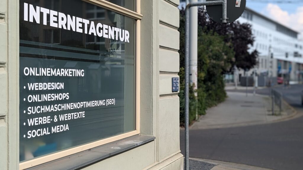 SEO auf dem Schaufenster von redbra.in