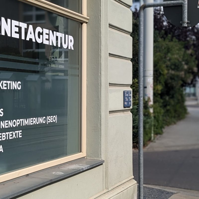 SEO auf dem Schaufenster von redbra.in